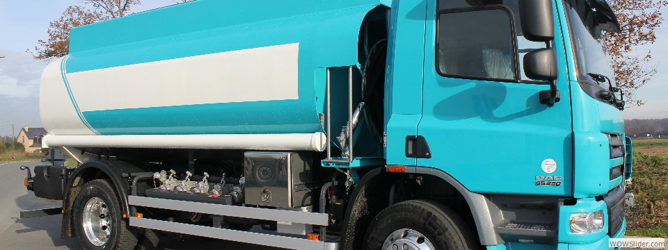 Camion citerne pétrolier 14000 en 5