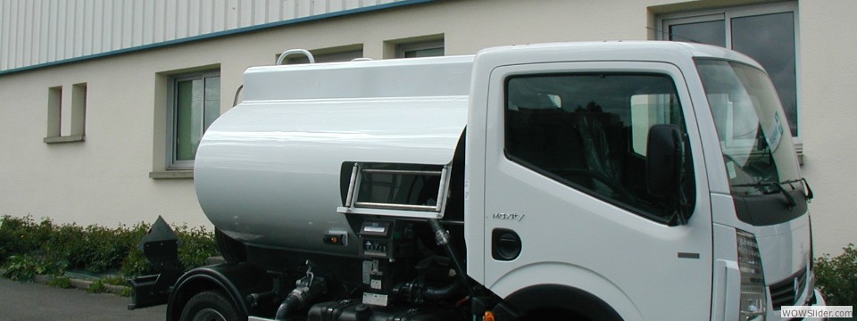 Camion citerne pétrolier 1200 L